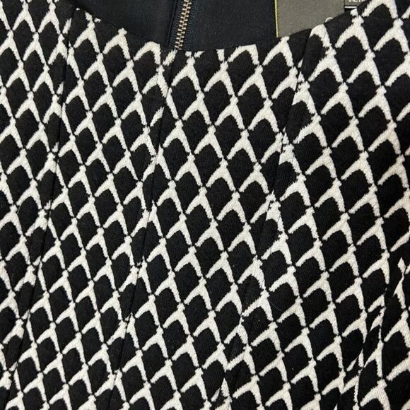 Taylor Geometric Fit & Flare Dress With 3/4 Sleeves Size 8 - Picture 2 of 3